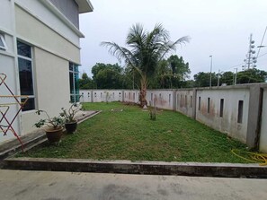 Vista frontal de la propiedad