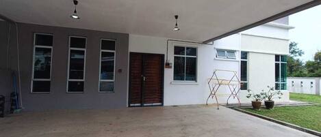 واجهة المنشأة