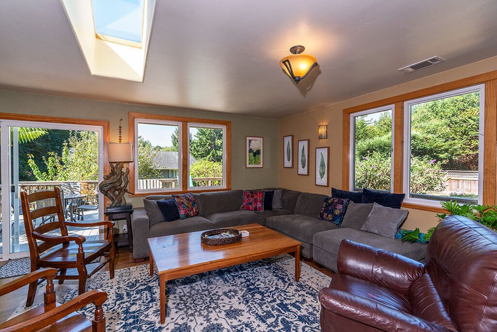 3rd night 50% use code: 3rdnightoff - w/Hot Tub, Walk to Beach,  Dog friendly