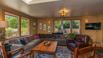 TV connectée, cheminée, espaces bureaux