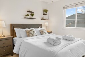 4 bedrooms, desk, iron/ironing board, free WiFi