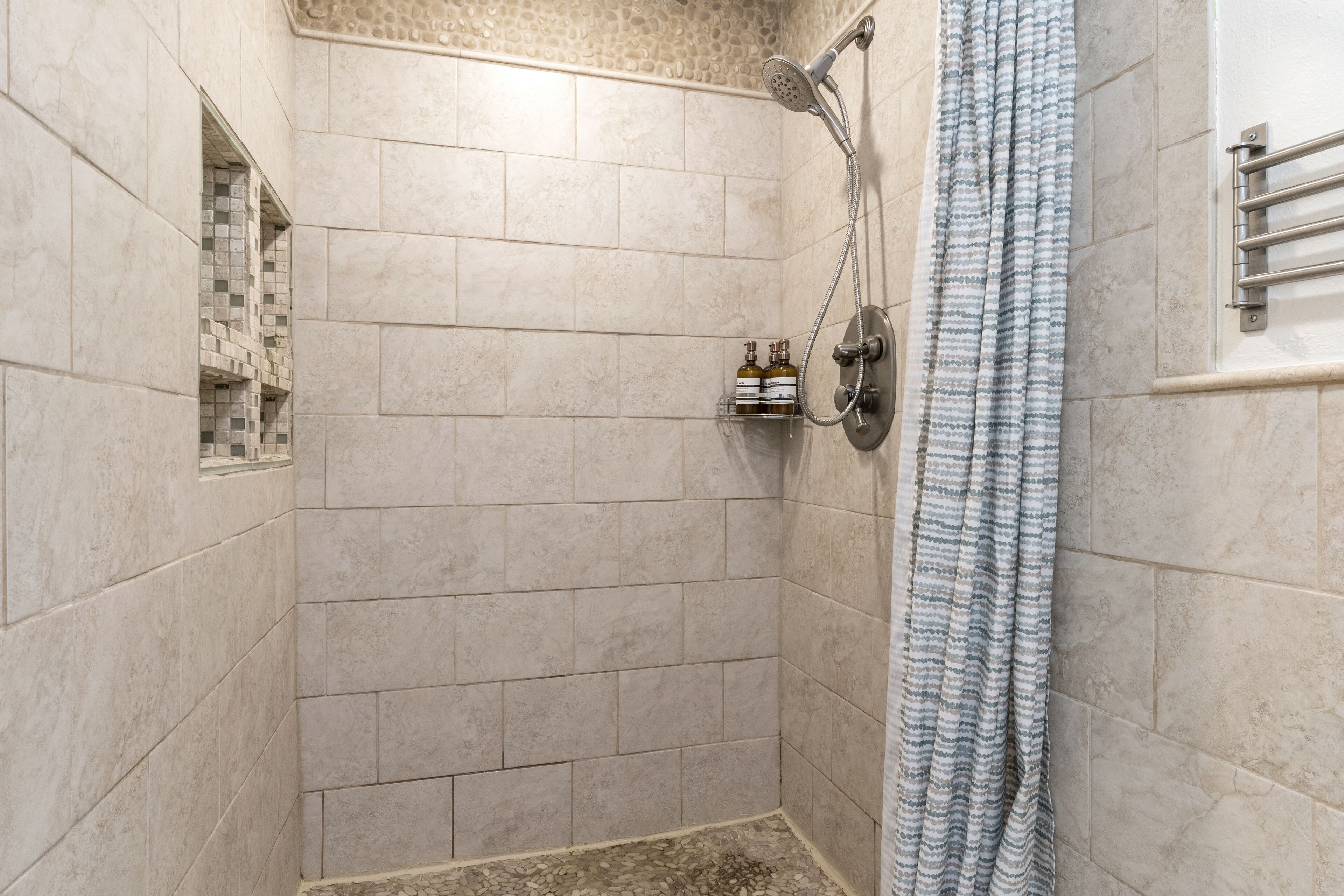 Garden, fireplace, loaded kitchen, & rental car