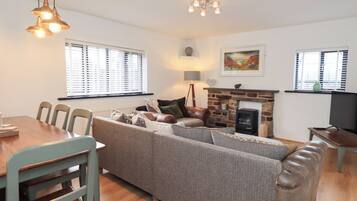 Cottage | Living area | Fireplace
