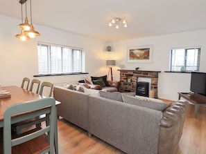 Cottage | Living area | Fireplace - Glen Lea (Settle)