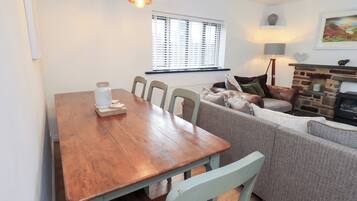 Cottage | Dining