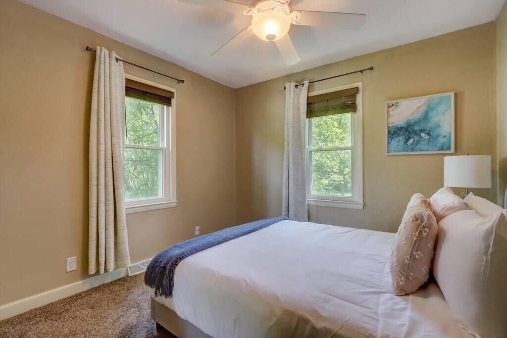 W172-Lannon · Charming Muskego House, Walk to Lake & Restaurants