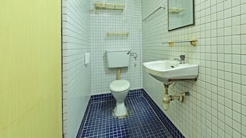 Deluxe Double Room | Bathroom