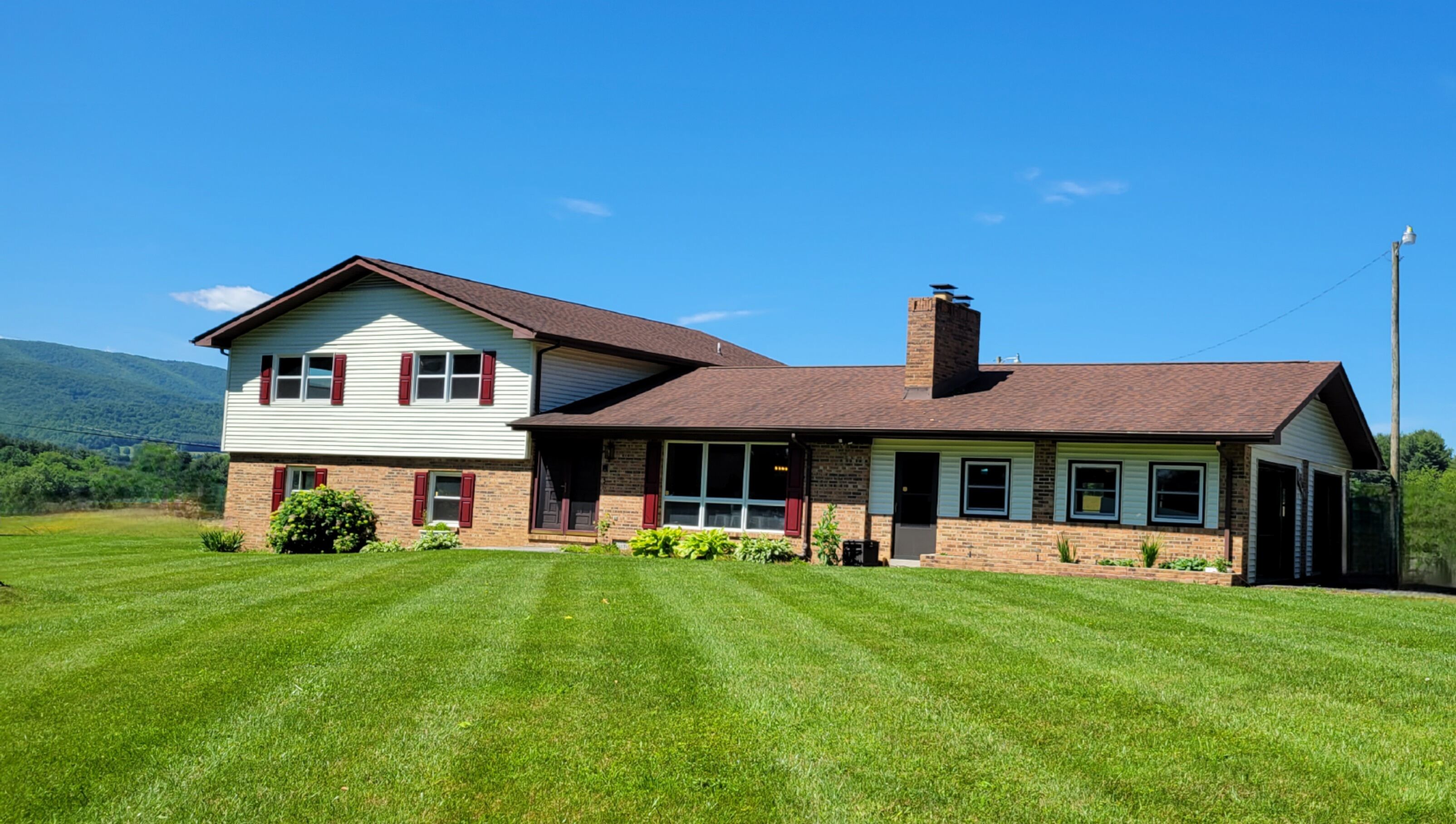 SWEET RETREAT!  Pool-side mountain view and spa.