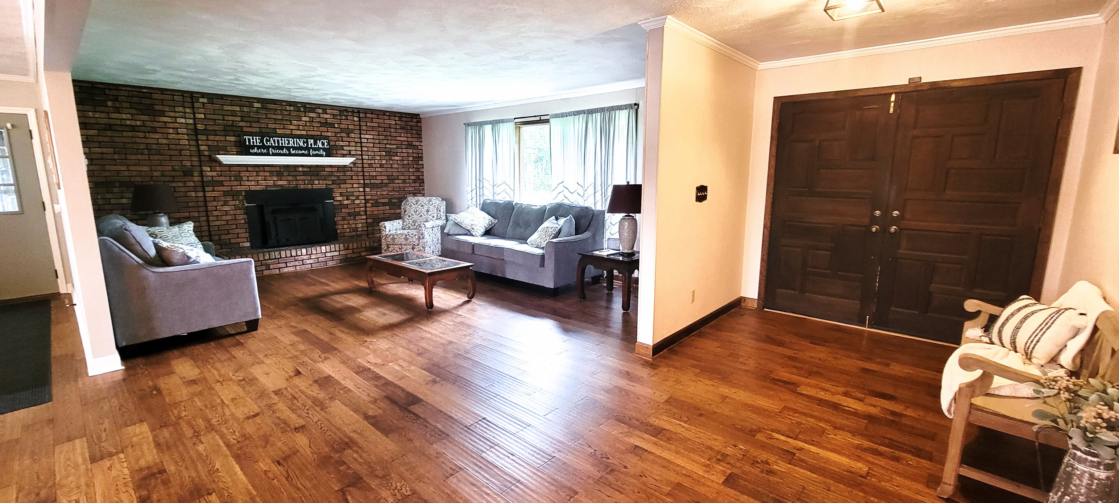 SWEET RETREAT!  Pool-side mountain view and spa.