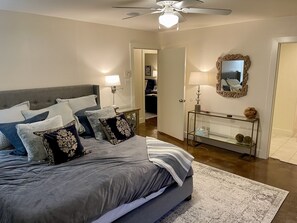 4 bedrooms, desk, iron/ironing board, free WiFi