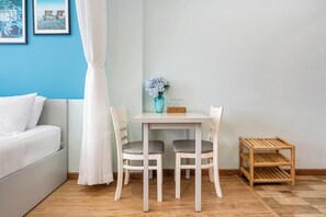 Deluxe Studio | In-room dining