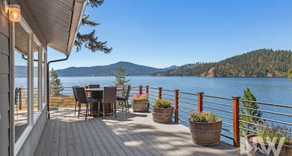 Lakefront Home w/ Private Dock—Fire Table, Fireplace, Stunning Views, Kayaks & Near Gozzer!