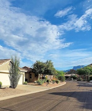 Property grounds - CASA RED YUCCA, Gold Canyon, Az,   LUXURY home, Golf/Pools (Gold Canyon)