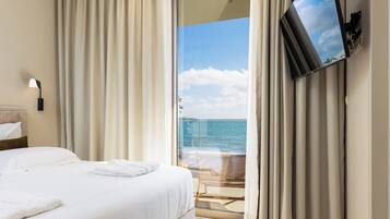 2 室のベッドルーム、セーフティボックス (室内)、デスク、アイロン / アイロン台