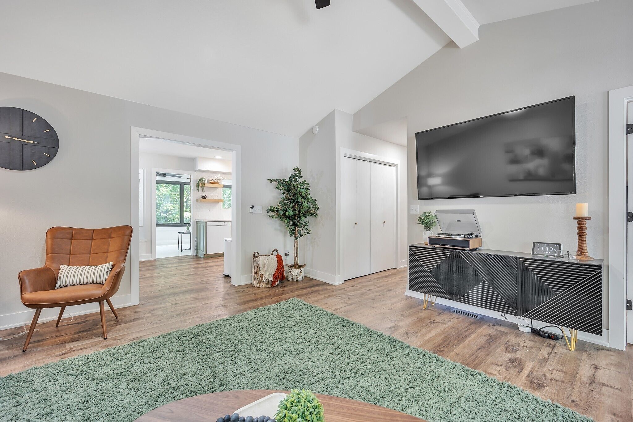 Professionally Designed * Fully renovated Modern MTB Back 40