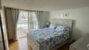 4 عدّة غرف نوم وواي فاي مجانًا وملاءات أسرّة