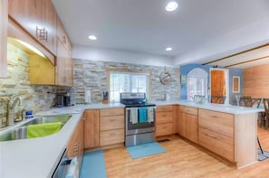 Fridge, microwave, oven, stovetop - It's all about the views, the dock and that location!!! (Afton)