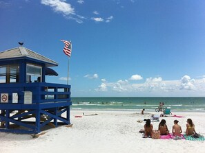 Beach nearby - Siesta Key Beach Gem—Pool | Private Beach | Fast WiFi - Siesta Sky (Sarasota)