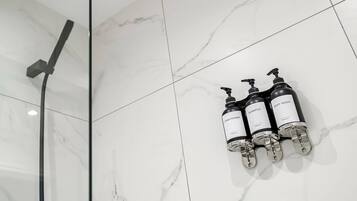 Tina, amenidades de baño ecológicas, secadora de cabello, bidet