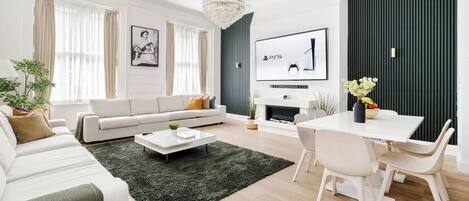 Smart-TV, Kamin, Videospiele, Stereoanlage
