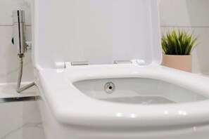 Bathtub, eco-friendly toiletries, hair dryer, towels