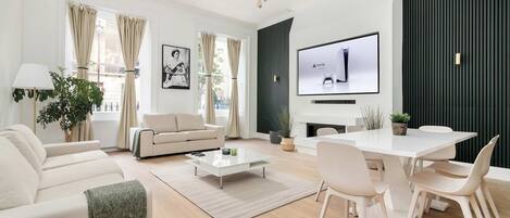 Téléviseur connecté, foyer, chaßne audio, bureau