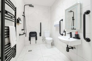 Bathtub, eco-friendly toiletries, hair dryer, bidet - Luxury Majestic Apartment in the ♥️ of Marylebone, Central London, w/Air Con (Greater London)