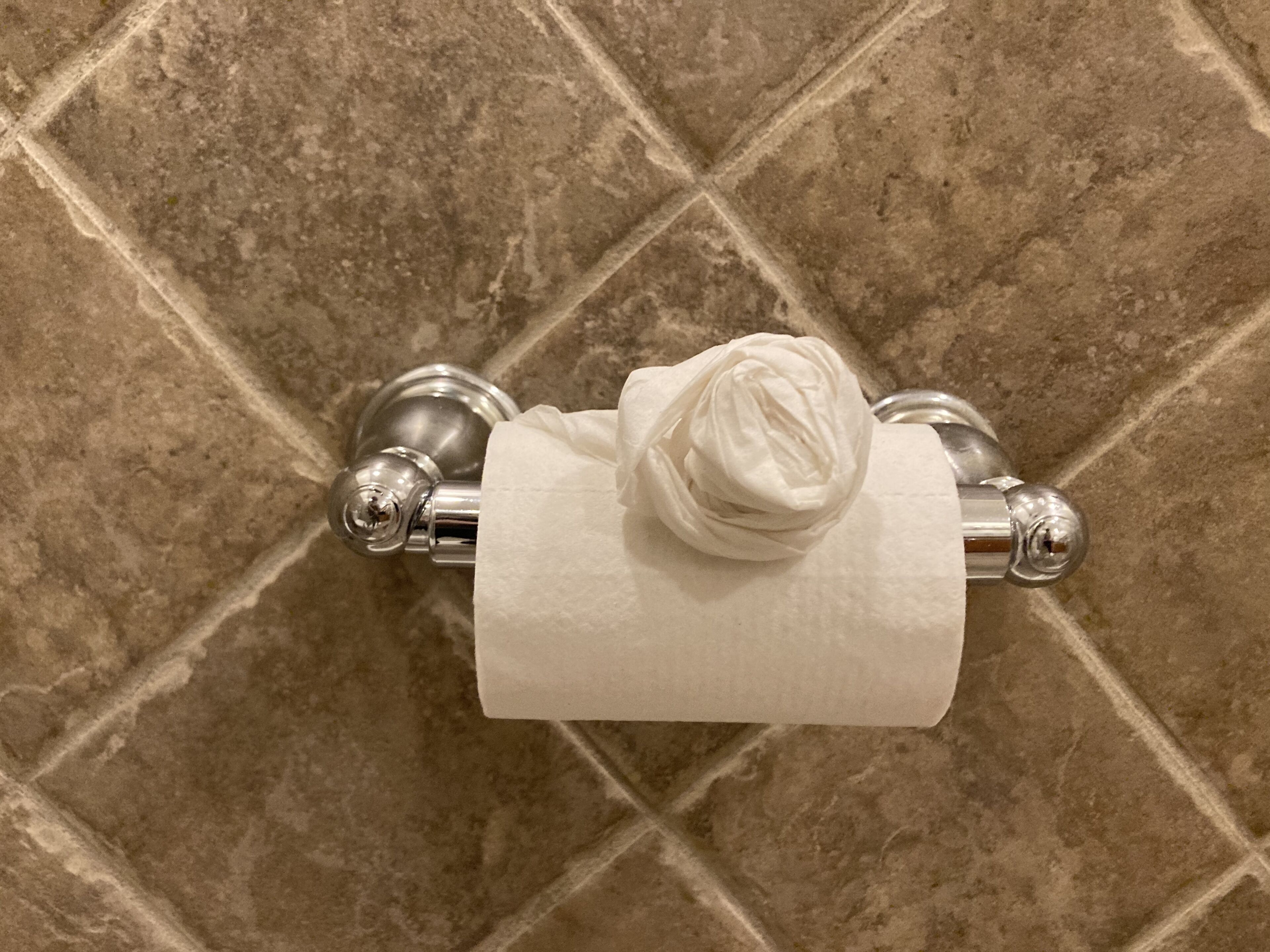 Huge king bed en suite, eco- friendly, clean & near attractions! 