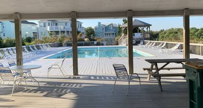 Spacious, Bright, & Airy Home - 100 steps to beach