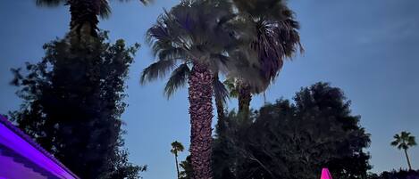 Tina de hidromasaje al aire libre