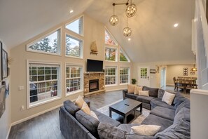 Smart-TV, Kamin, Tischfußball, Stereoanlage