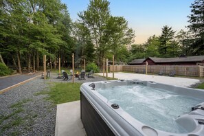 Outdoor spa tub - 8 BEDROOM 5K Sq Ft Can Sleep 30, Minutes to Slopes and Lake, W/ VOLLEYBALL COURT (Lake Harmony)