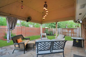 Terrace/patio - Cheerful Home in Clear Lake minutes from JSC/NASA (Houston)
