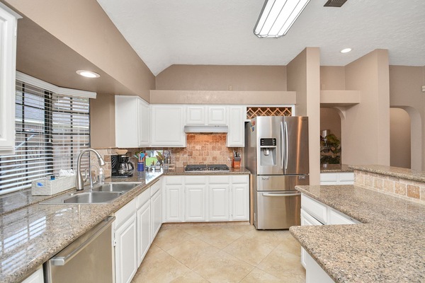 KĂŒhlschrank, Mikrowelle, Ofen, Herdplatte