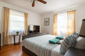 9 bedrooms, desk, iron/ironing board, cots/infant beds