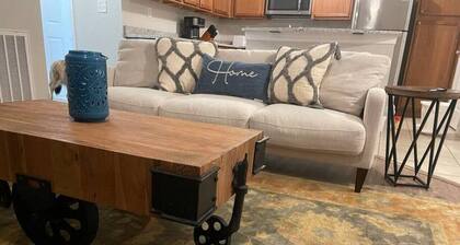 First Class Lvng - 2BR, 2BA, cool/cozy