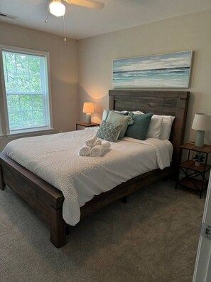 2 bedrooms, desk, iron/ironing board, WiFi