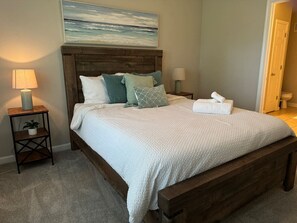 2 bedrooms, desk, iron/ironing board, WiFi - First Class Lvng - 2BR, 2BA, cool/cozy (Chesapeake)