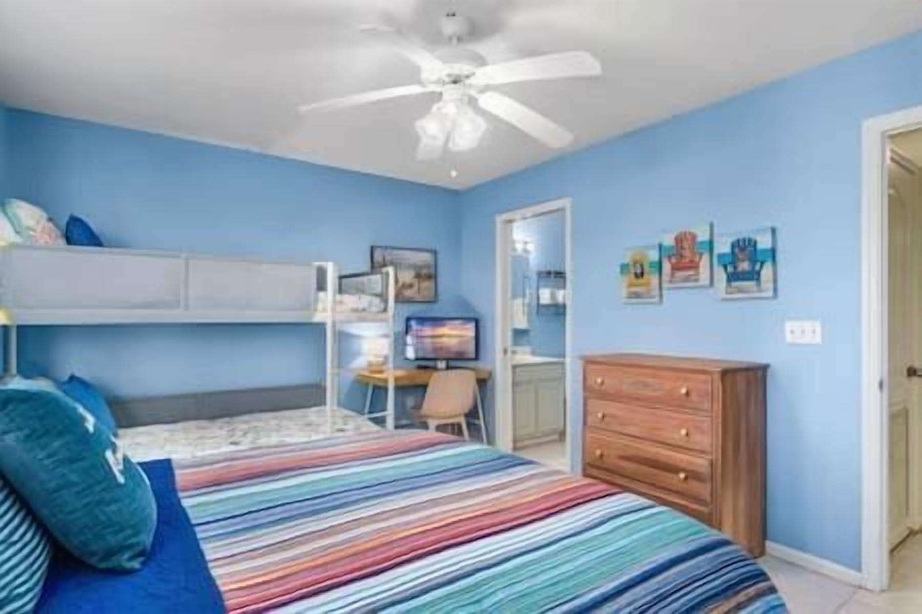 4 soverom, skrivebord, strykejern/-brett og wi-fi (inkludert)