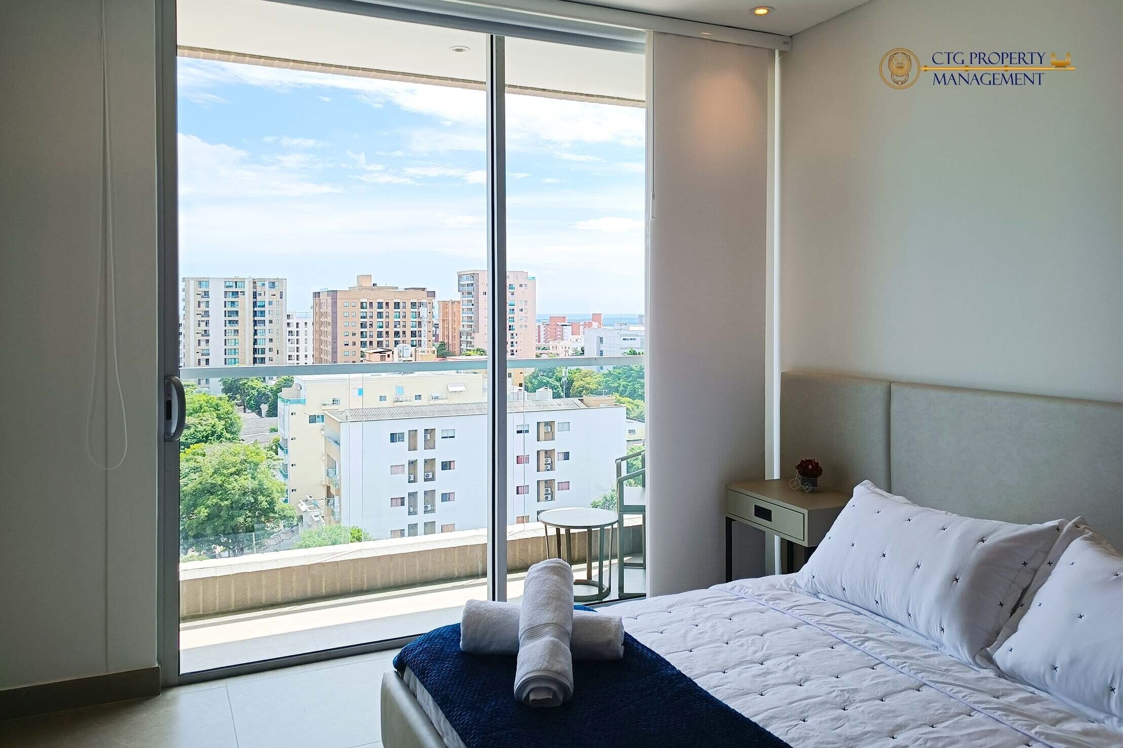 D90-904 Hermoso Loft amoblado con estacionamiento