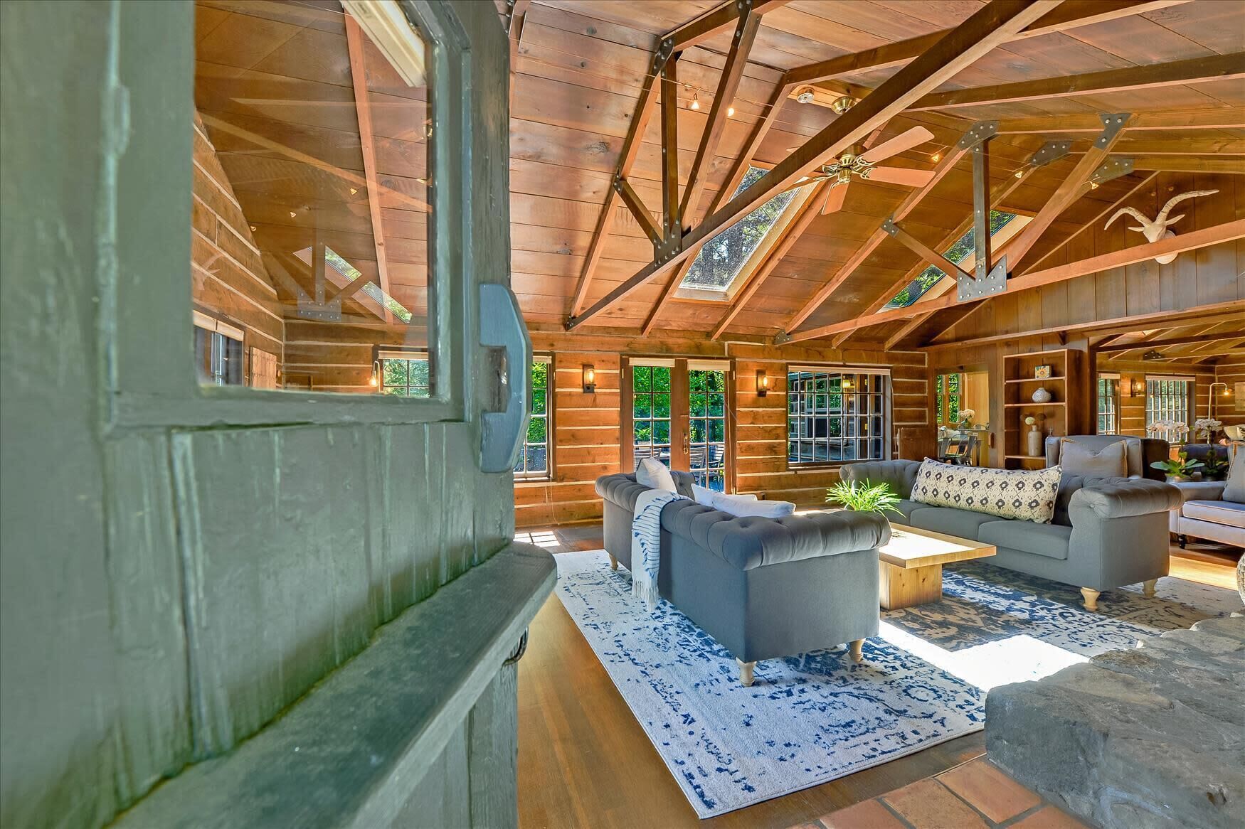 Log-Cabin Home Retreat - Walk to Restaurants, Trails, Hiking & Biking