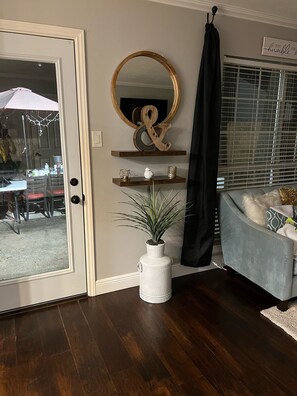 المنشأة من الداخل