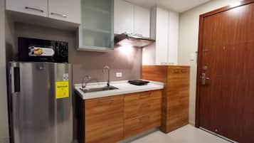 Fridge, microwave, stovetop, electric kettle