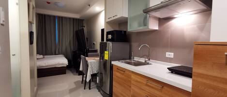 Fridge, microwave, stovetop, electric kettle