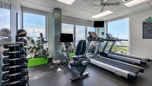 Fitness facility - OCEANFRONT 1B/1B condo with balcony, Daytona SeaBreeze Resort (Daytona Beach)