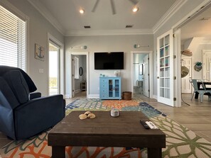 Smart TV - PRIVATE POOL!  350' to the sand!  NEWLY RENOVATED!  4 BR  4 BA.  North Cape (Port St. Joe)