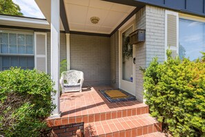 Exterior detail - The Retreat - Northwest (Oklahoma City)