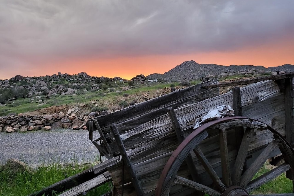 Private Bunk House with beautiful views in Yarnell Arizona