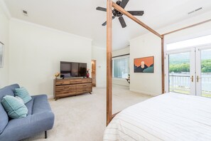 5 bedrooms, desk, travel cot, free WiFi