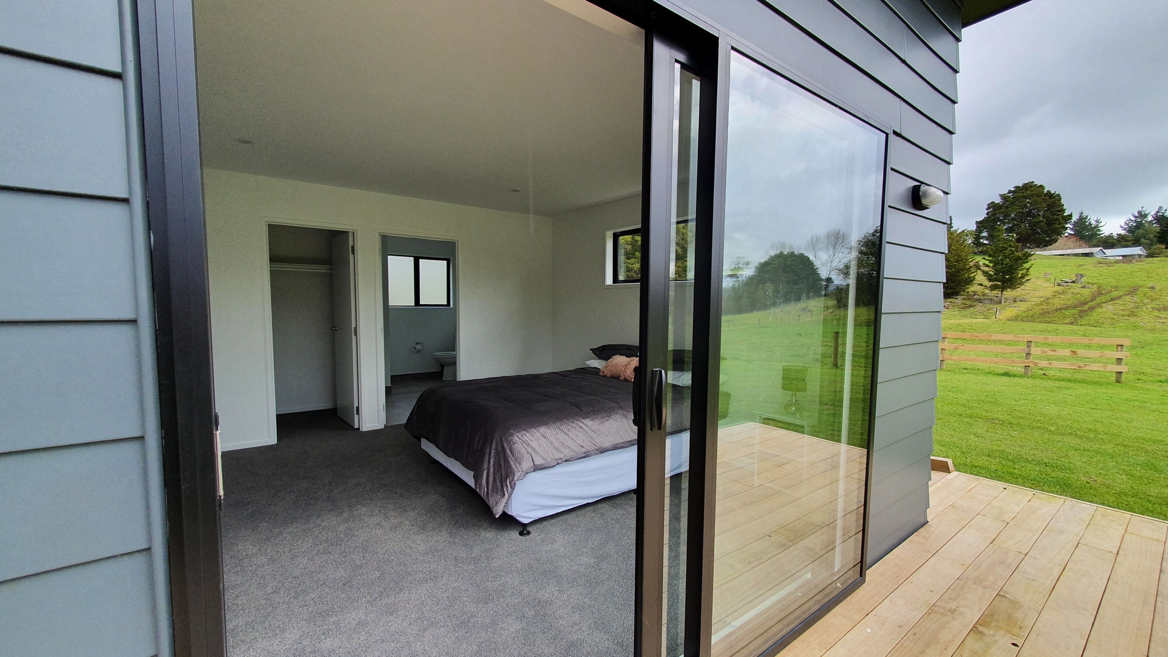 3 bedrooms, bed sheets, wheelchair access